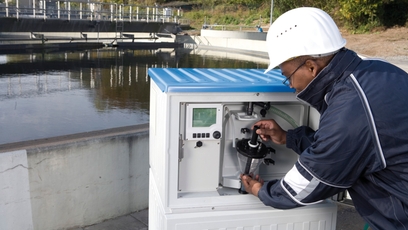 Automatisk vattenprovtagning i ett avloppsreningsverk med provtagaren Liquistation CSF48.
