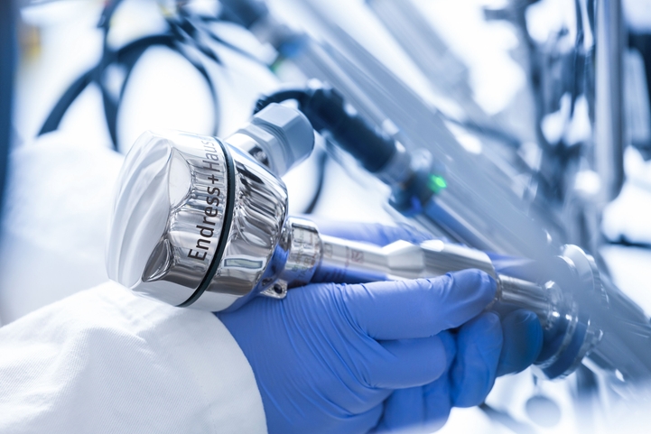 iTHERM TM411 hygienisk temperaturgivare installerad i en bioreaktor