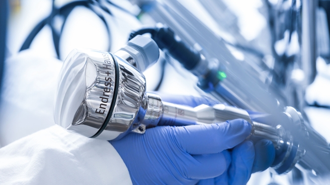 iTHERM TM411 hygienisk temperaturgivare installerad i en bioreaktor