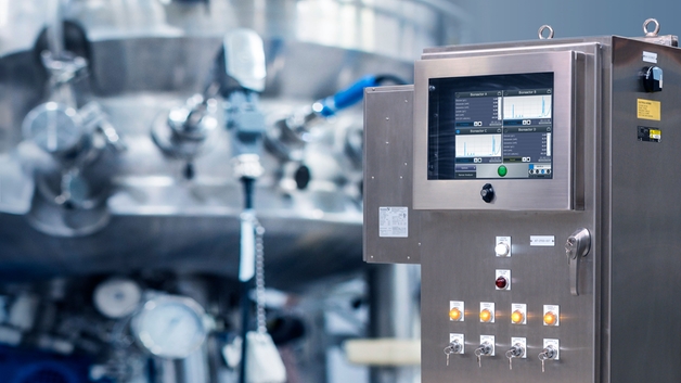 Raman Rxn4-analysator med kapsling och Rxn-45-givare i en bioreaktor av rostfritt stål