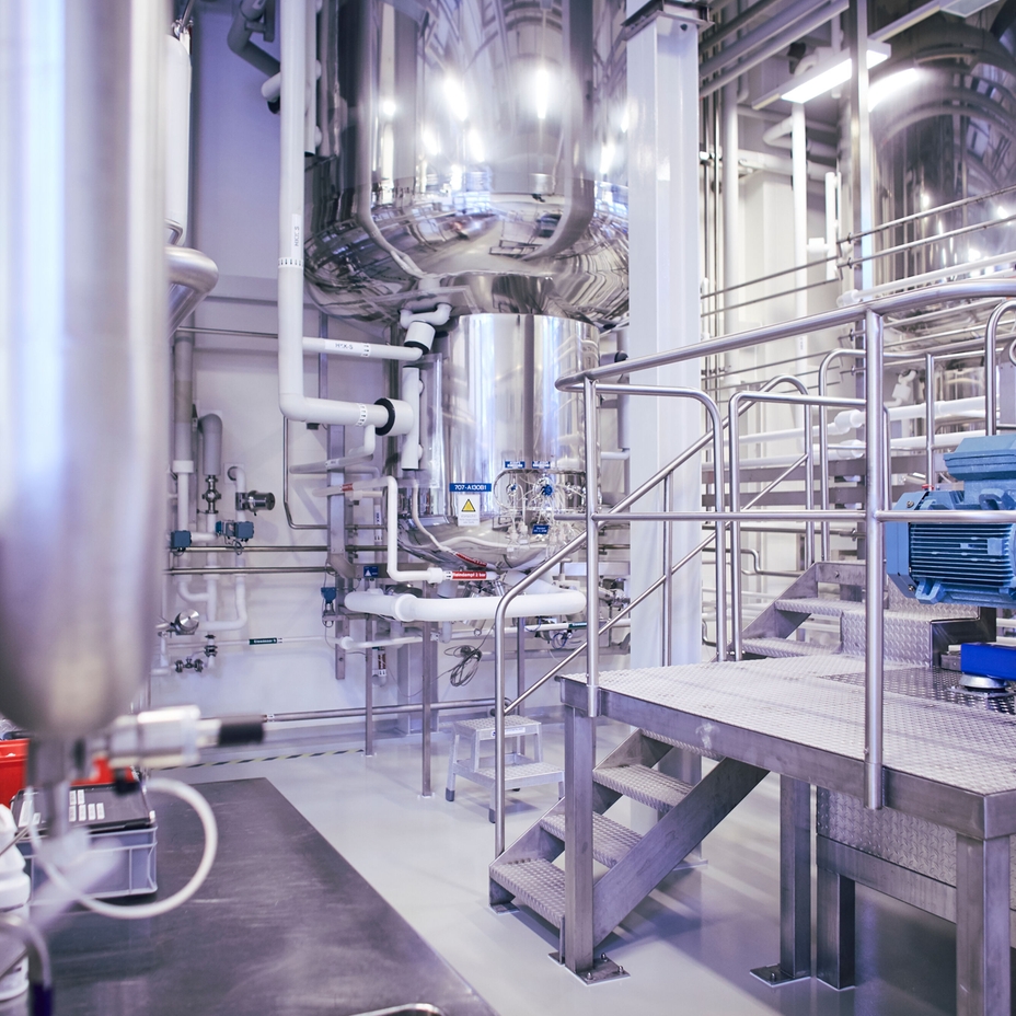 biofarmaceutisk produktionsanläggning med biofarmaceutiska processer